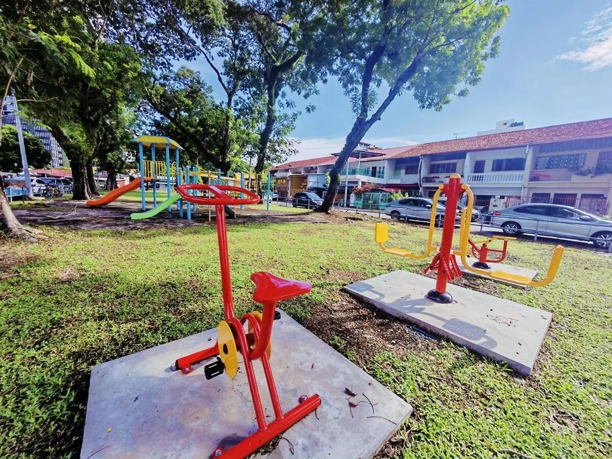 45Georgetown Multi Family Corner Lot Free Parking Food Convenience Stores Nearby Holiday home George Town
